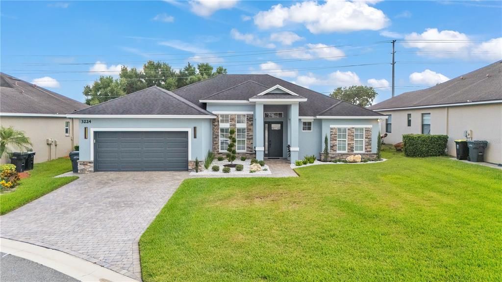Attached, Exterior, Facade, Ranch