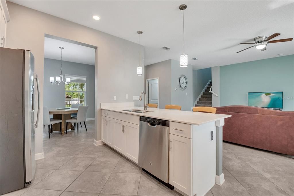 Dining room, Interior, Kitchen, Pendant Lights, Recessed Lighting, Stainless Steel Appliances