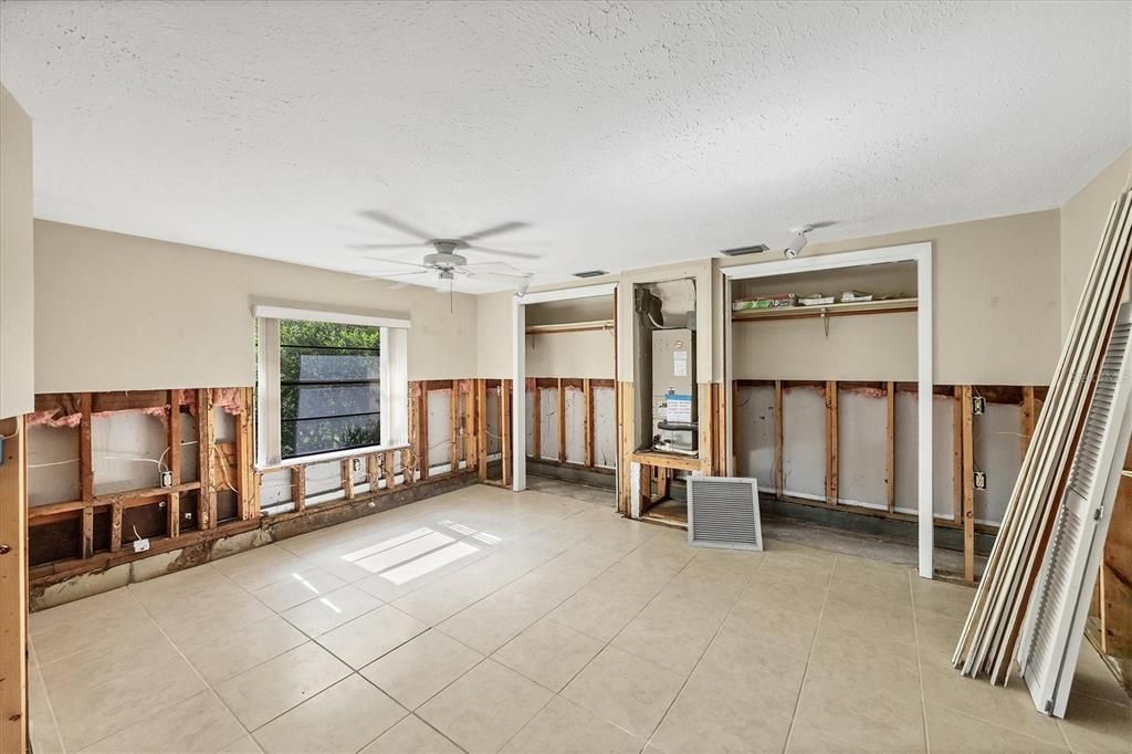 Empty room, Interior