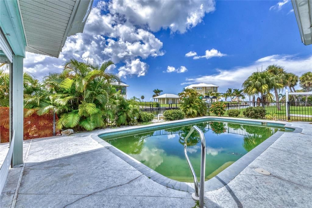 Exterior, Pool