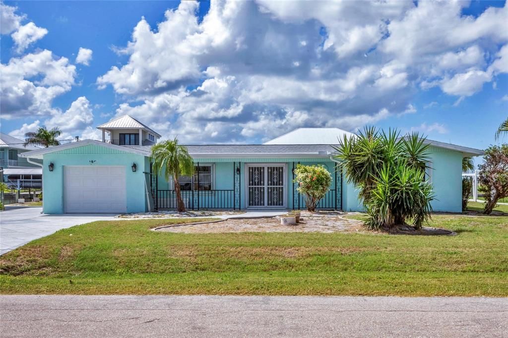 Attached, Exterior, Facade, Ranch