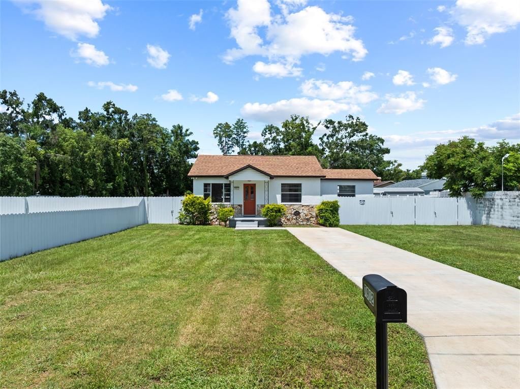 Backyard, Exterior, Facade, Ranch