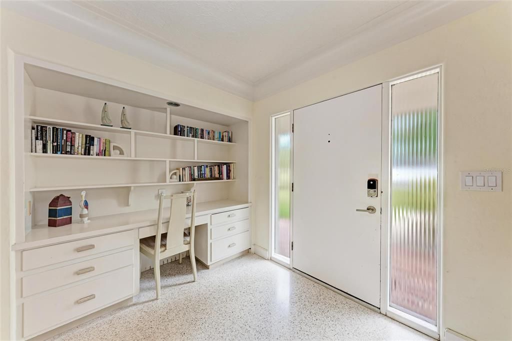Home Office, Interior