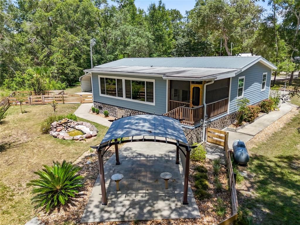 Backyard, Exterior