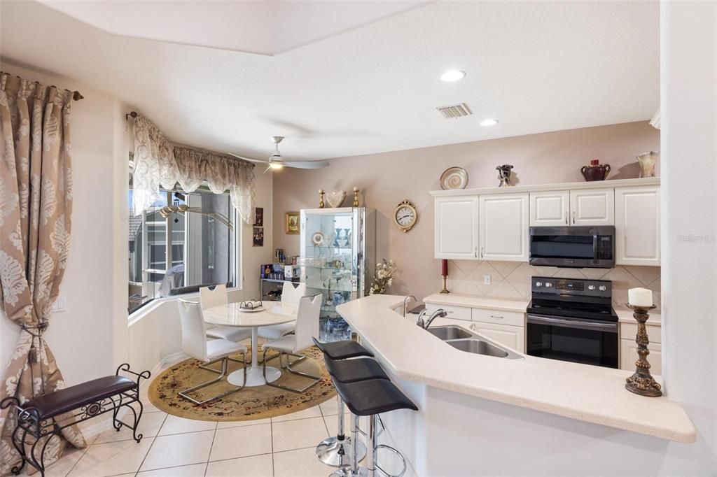 Dining room, Interior, Kitchen, Recessed Lighting