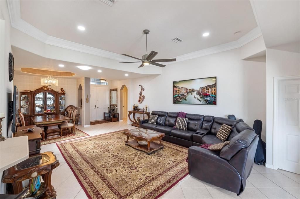 Chandelier, Dining room, Interior, Living room, Recessed Lighting