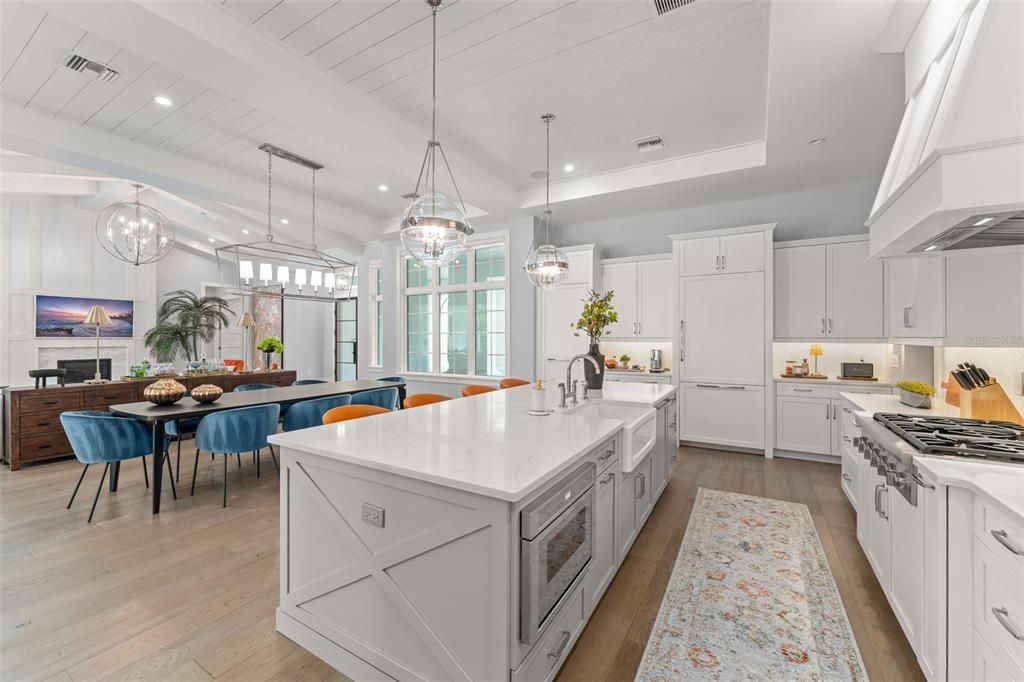 Chandelier, Dining room, Interior, Kitchen, Pendant Lights, Recessed Lighting, Wood Texture Flooring