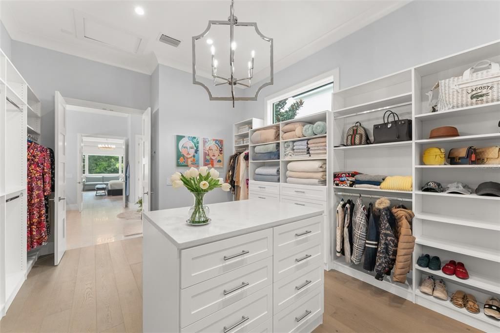 Interior, Pendant Lights, Recessed Lighting, Walk-in Closets, Wood Texture Flooring