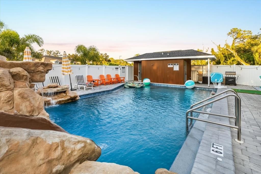 Exterior, Pool