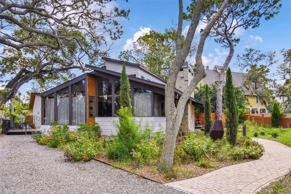 Backyard, Exterior
