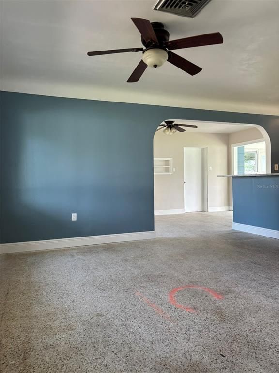 Empty room, Interior