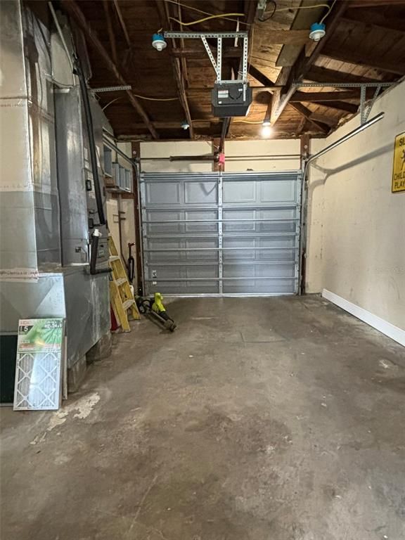 Garage, Interior, Wooden Beams