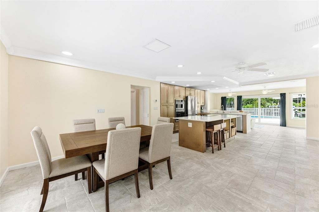 Dining room, Interior, Kitchen, Recessed Lighting, Stainless Steel Appliances