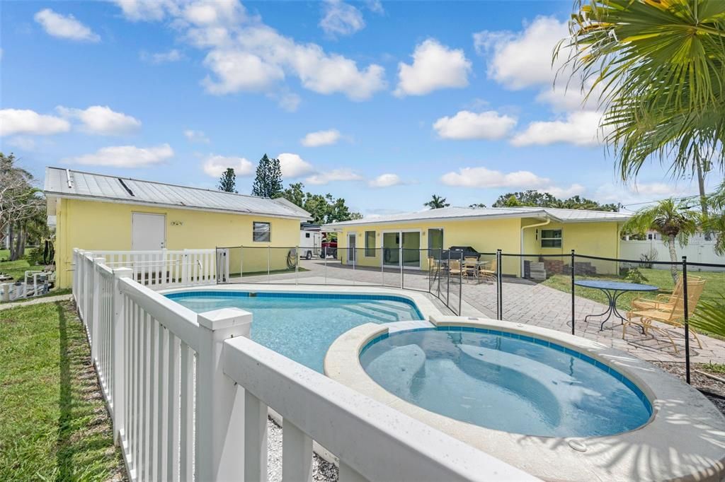 Exterior, Pool