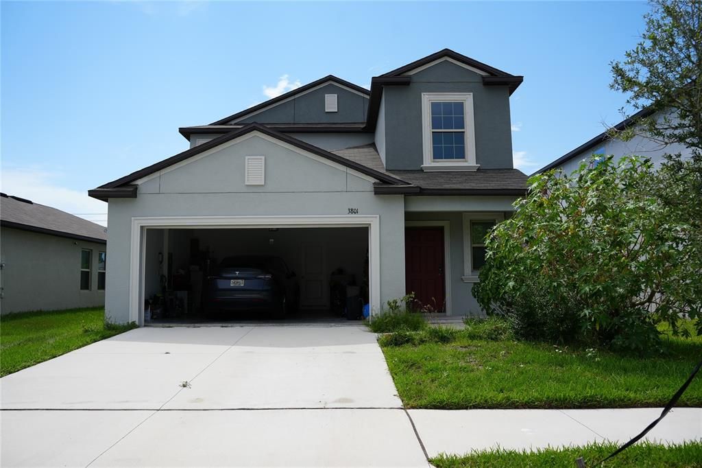 Attached, Exterior, Facade, American Craftsman