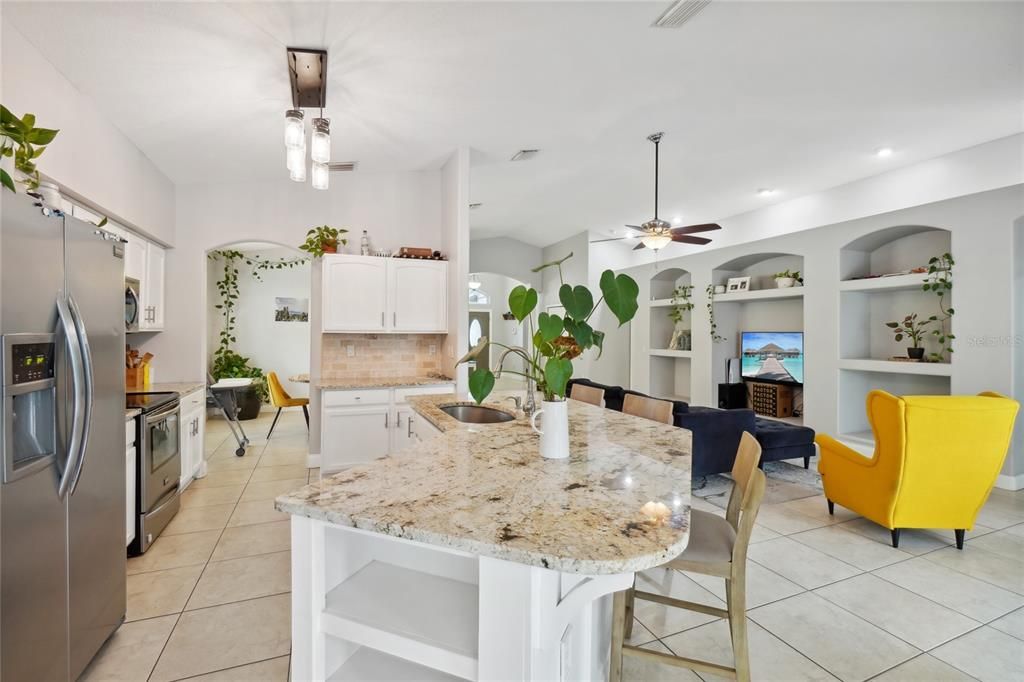 Dining room, Interior, Kitchen, Living room, Pendant Lights, Recessed Lighting, Stainless Steel Appliances