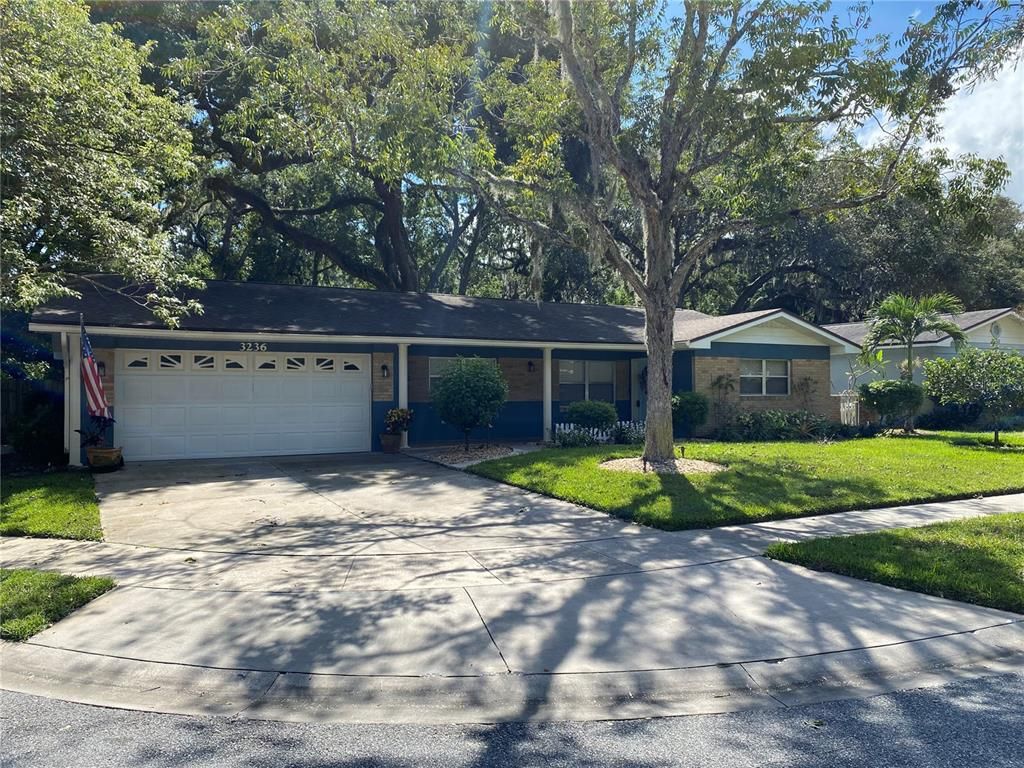 Attached, Exterior, Facade, Ranch