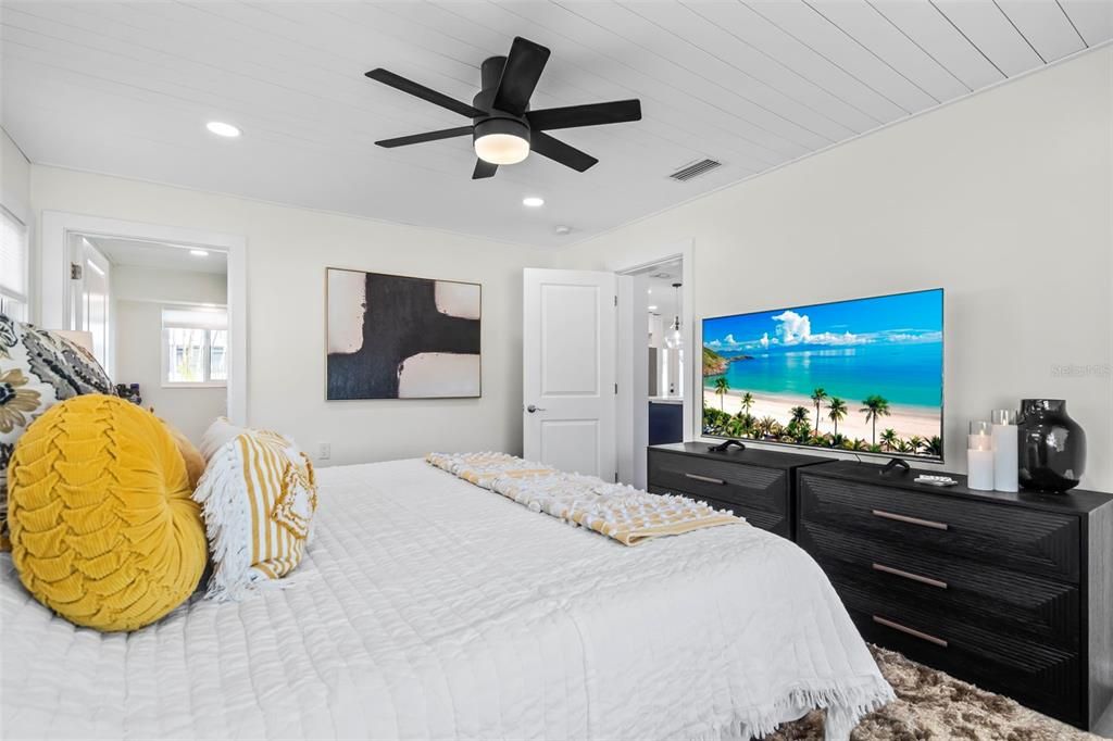 Bedroom, Interior, Recessed Lighting, Water