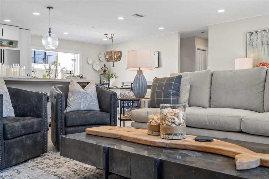 Dining room, Interior, Living room, Pendant Lights, Recessed Lighting
