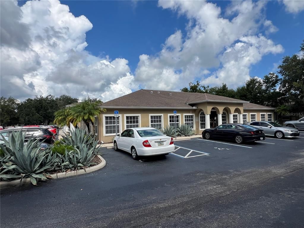 Exterior, Facade, Ranch