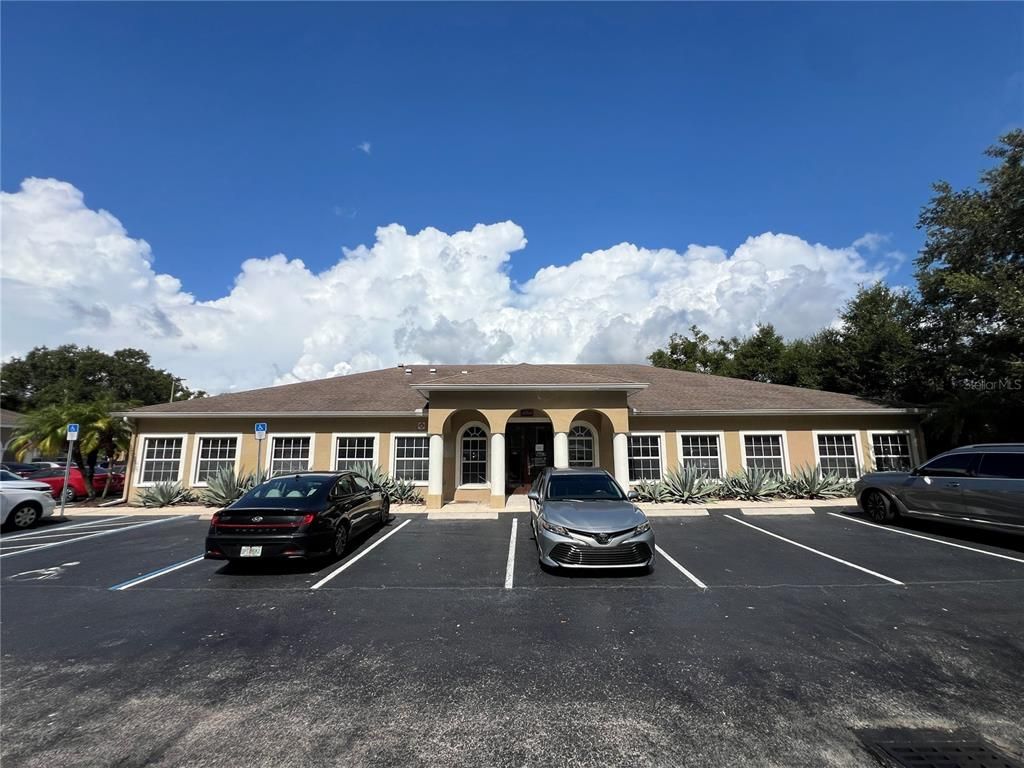 Exterior, Facade, Ranch