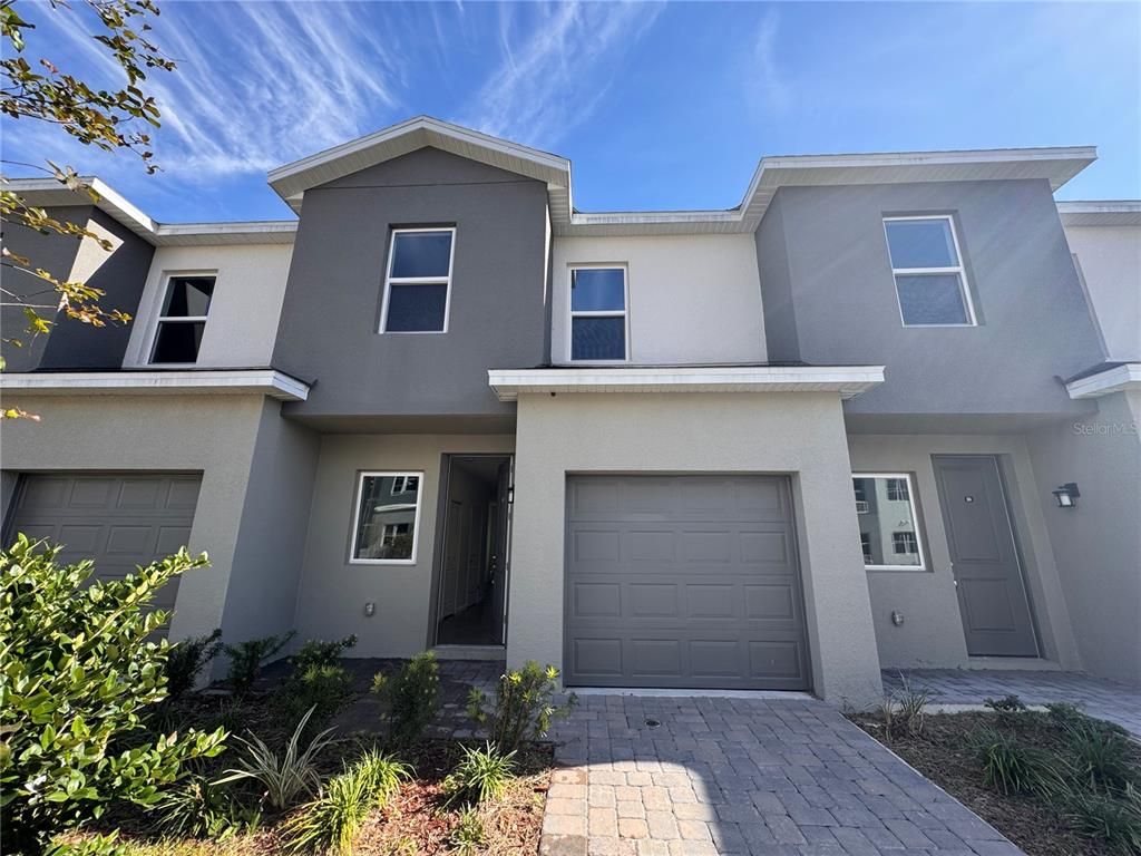 Attached, Exterior, Facade, Rowhouse