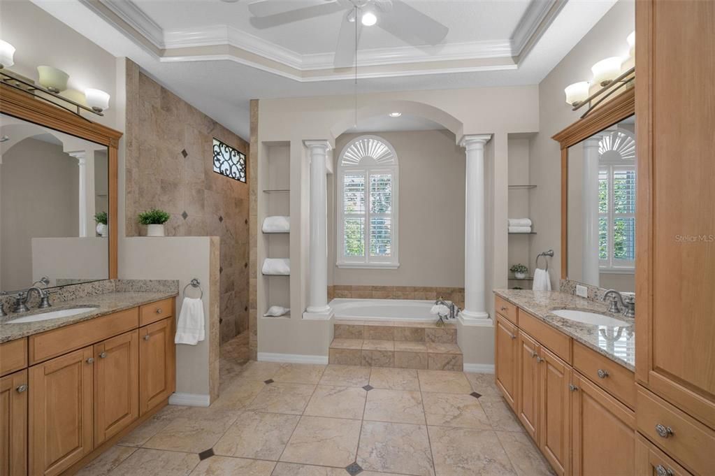 Bathroom, Dual Sink Vanities, Interior, Recessed Lighting