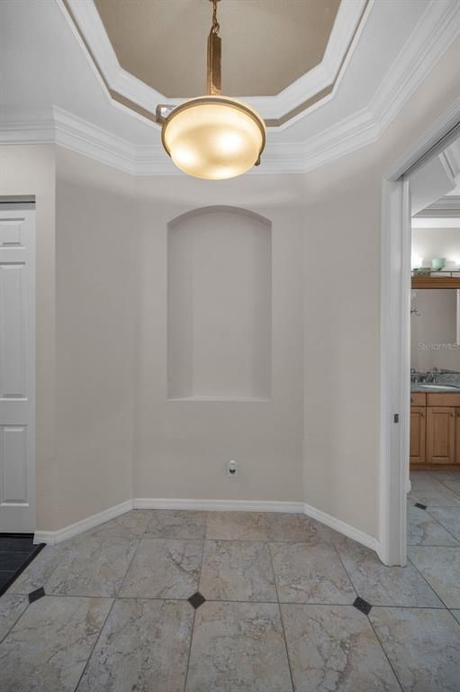 Empty room, Interior, Pendant Lights