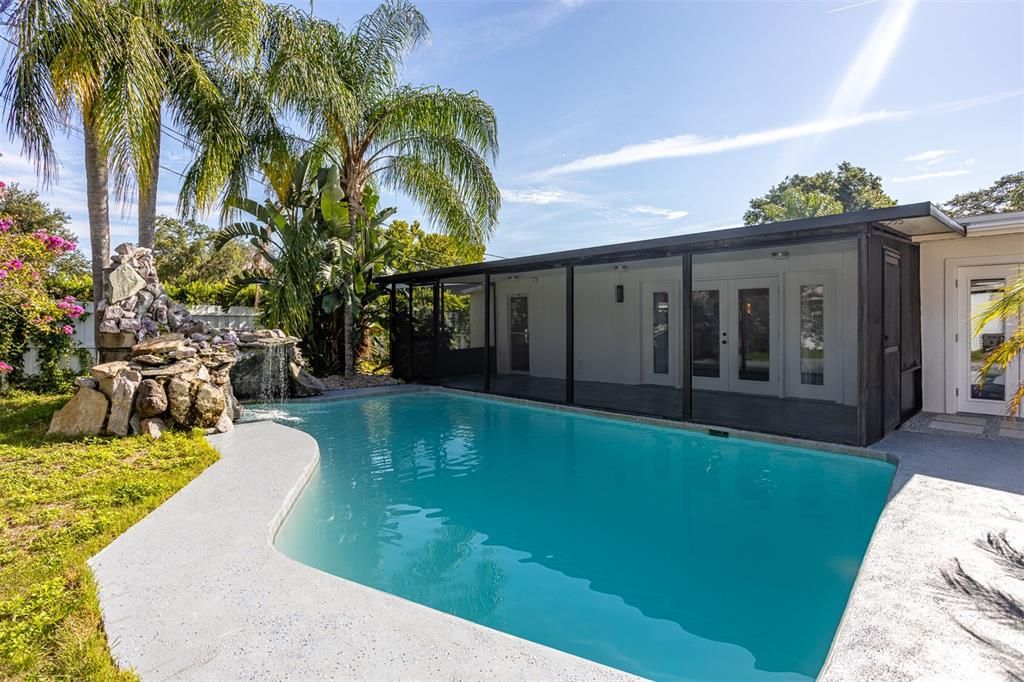 Exterior, Pool