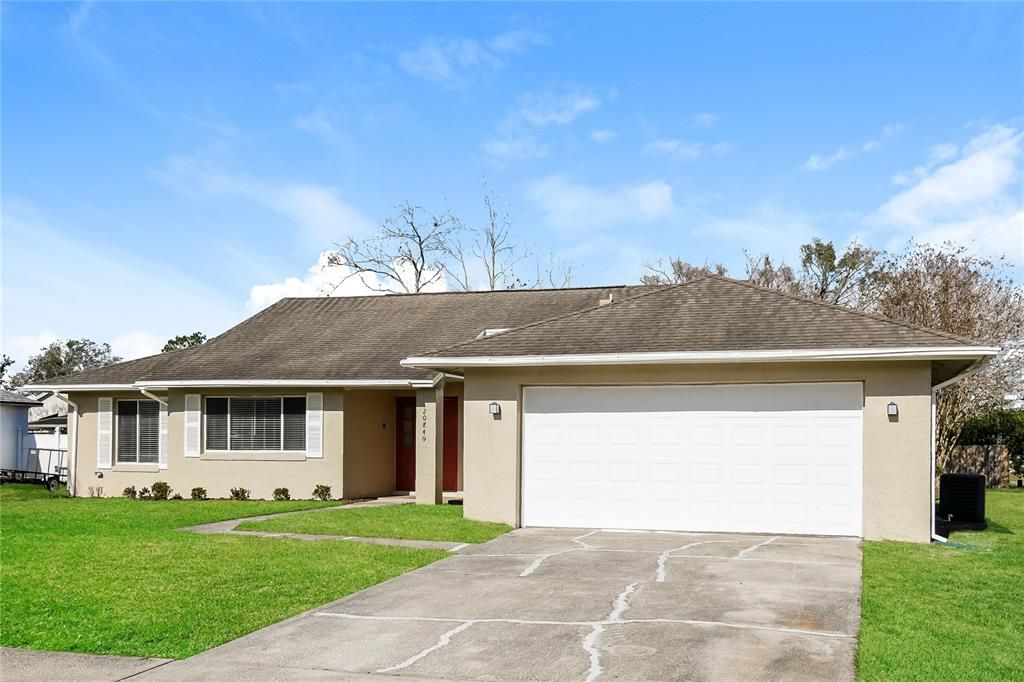 Attached, Exterior, Facade, Ranch