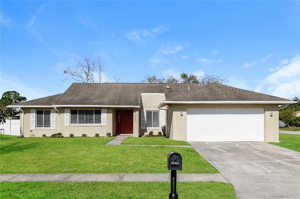 Attached, Exterior, Facade, Ranch