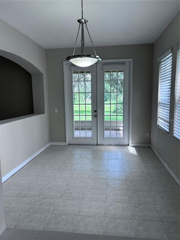 Empty room, Interior, Pendant Lights