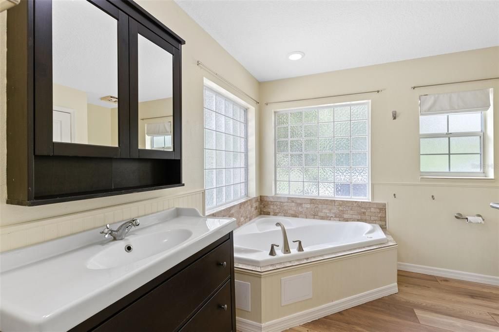 Bathroom, Interior, Recessed Lighting, Wood Texture Flooring
