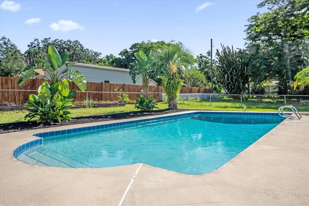 Exterior, Pool