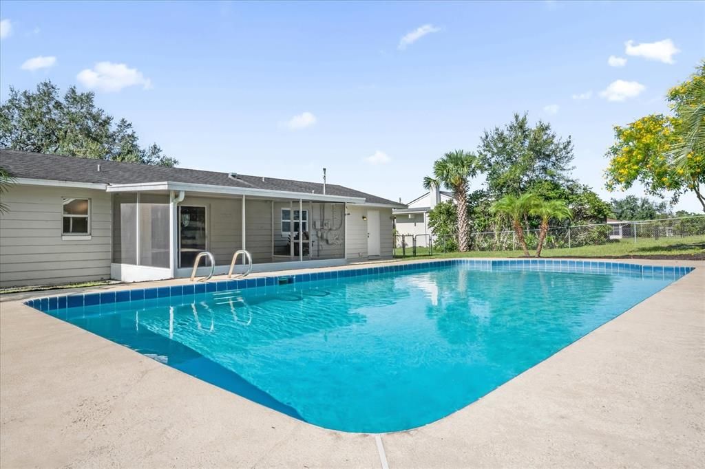 Exterior, Pool