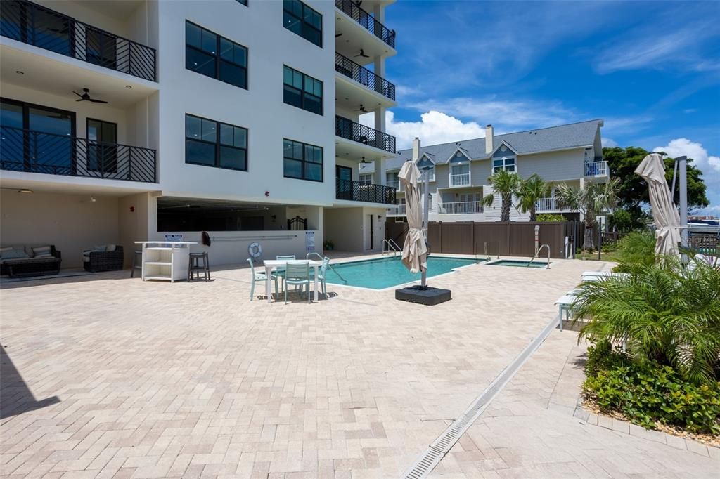 Exterior, Outdoor Kitchen, Pool