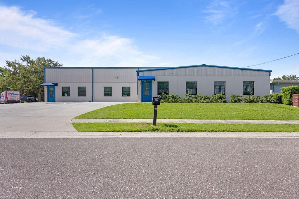 Backyard, Exterior, Facade, Ranch