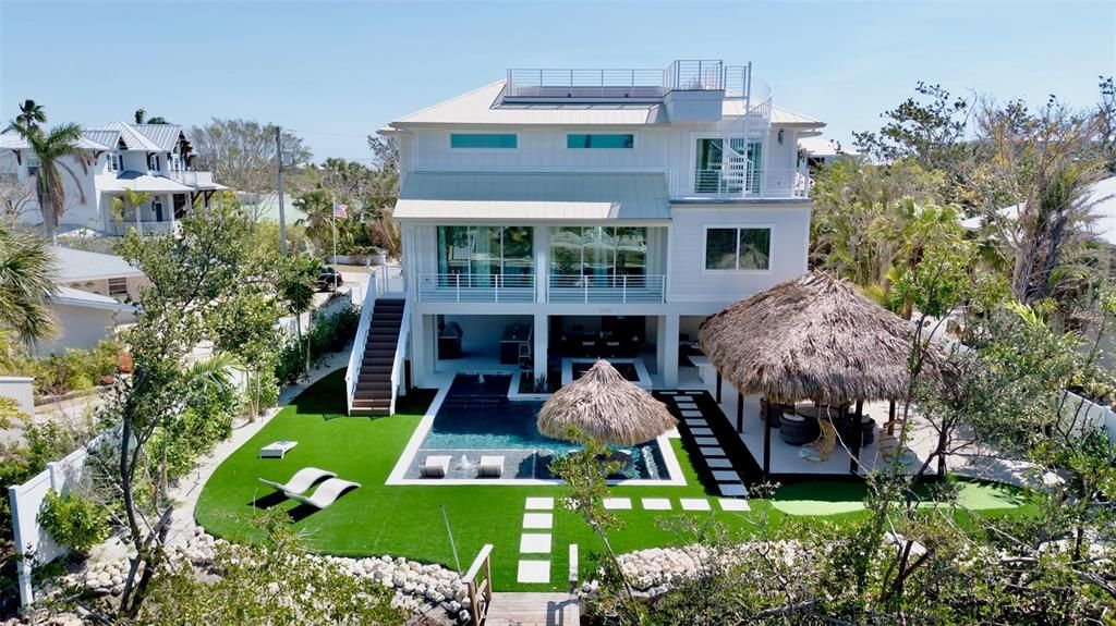 Backyard, Exterior, Facade, Modern