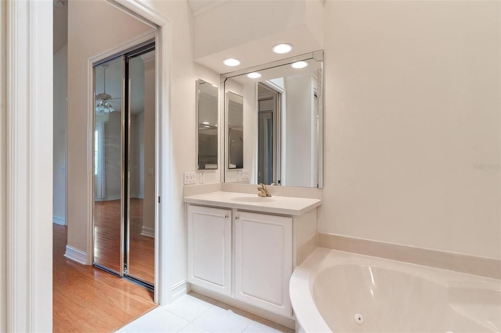 Bathroom, Interior, Recessed Lighting