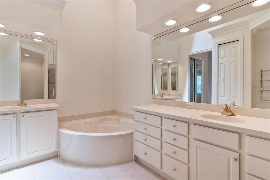 Bathroom, Dual Sink Vanities, Free Standing Baths, Interior, Recessed Lighting