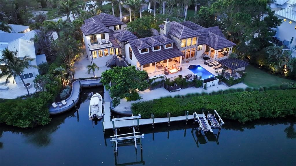 Exterior, Drone