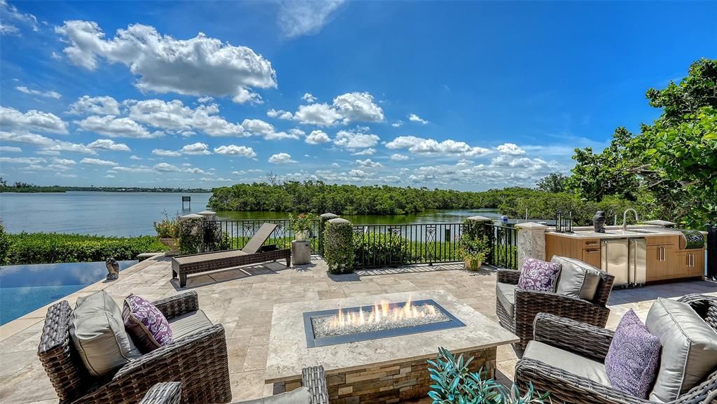 Exterior, Outdoor Kitchen, Pool, Water