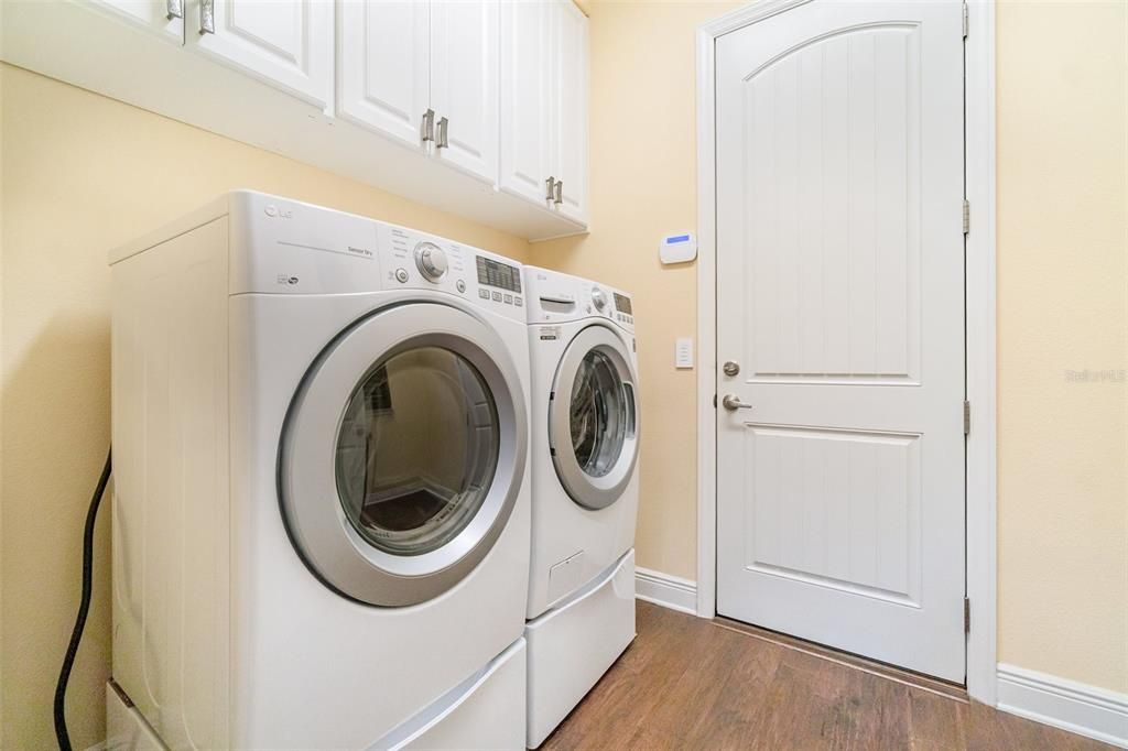 Interior, Washer, Wood Texture Flooring