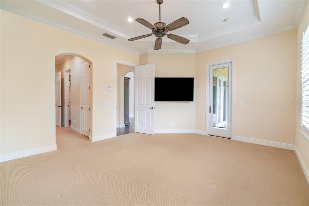 Empty room, Interior, Recessed Lighting