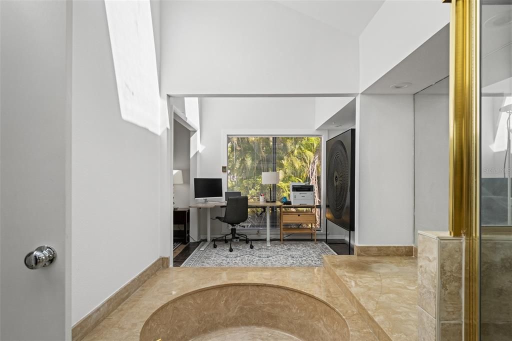 Home Office, Interior