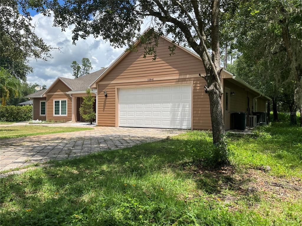 Attached, Exterior, Facade, Ranch