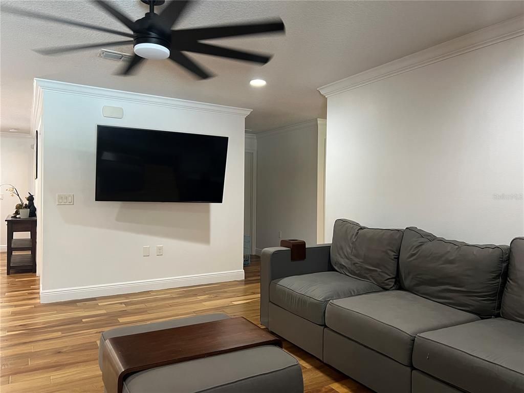 Interior, Recessed Lighting, Wood Texture Flooring
