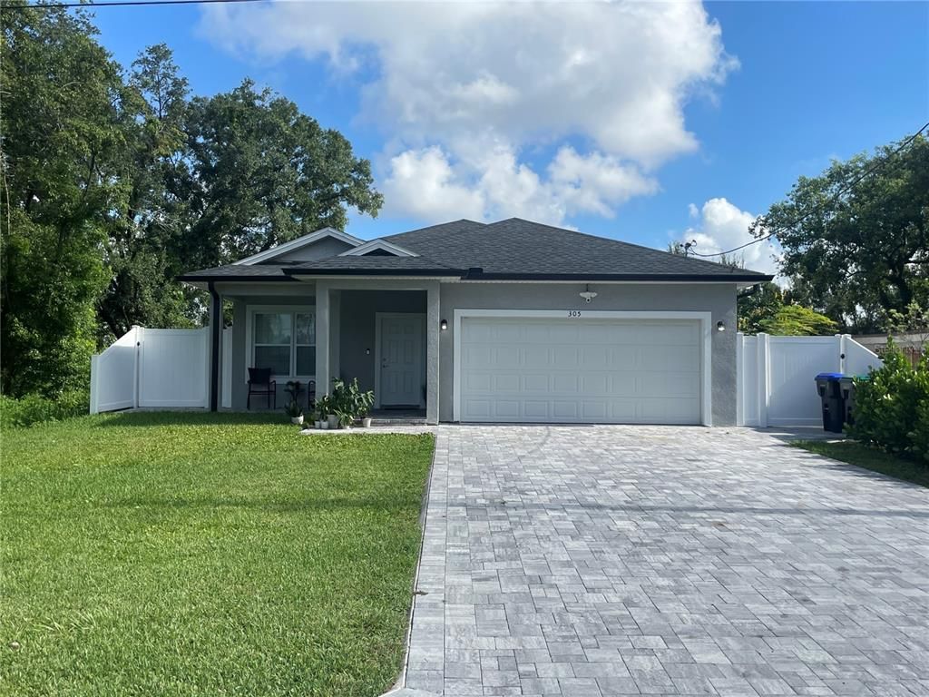Attached, Exterior, Facade, Ranch
