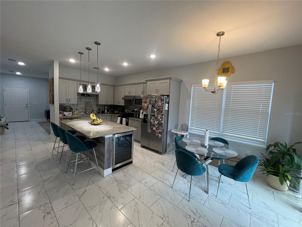Chandelier, Dining room, Interior, Kitchen, Marble, Pendant Lights, Recessed Lighting, Stainless Steel Appliances