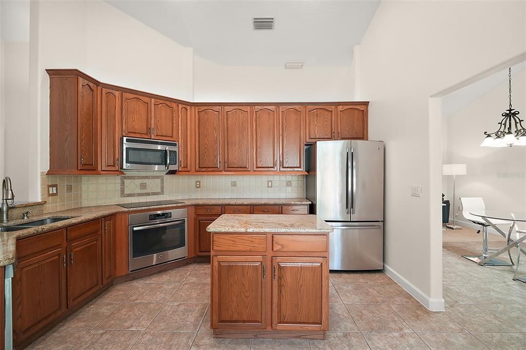 Dining room, Interior, Kitchen, Pendant Lights, Stainless Steel Appliances